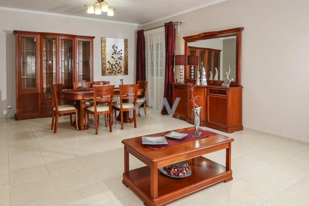 Moradia T4 para Venda em Arrifes Foto 6