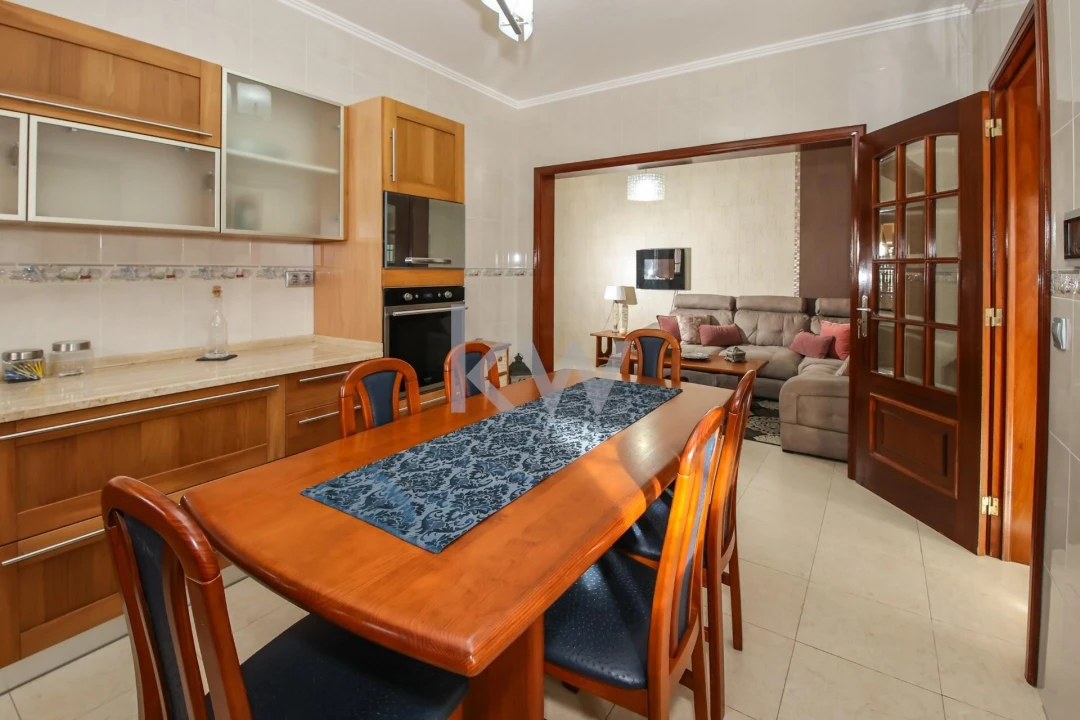 Moradia T4 para Venda em Arrifes Foto 14