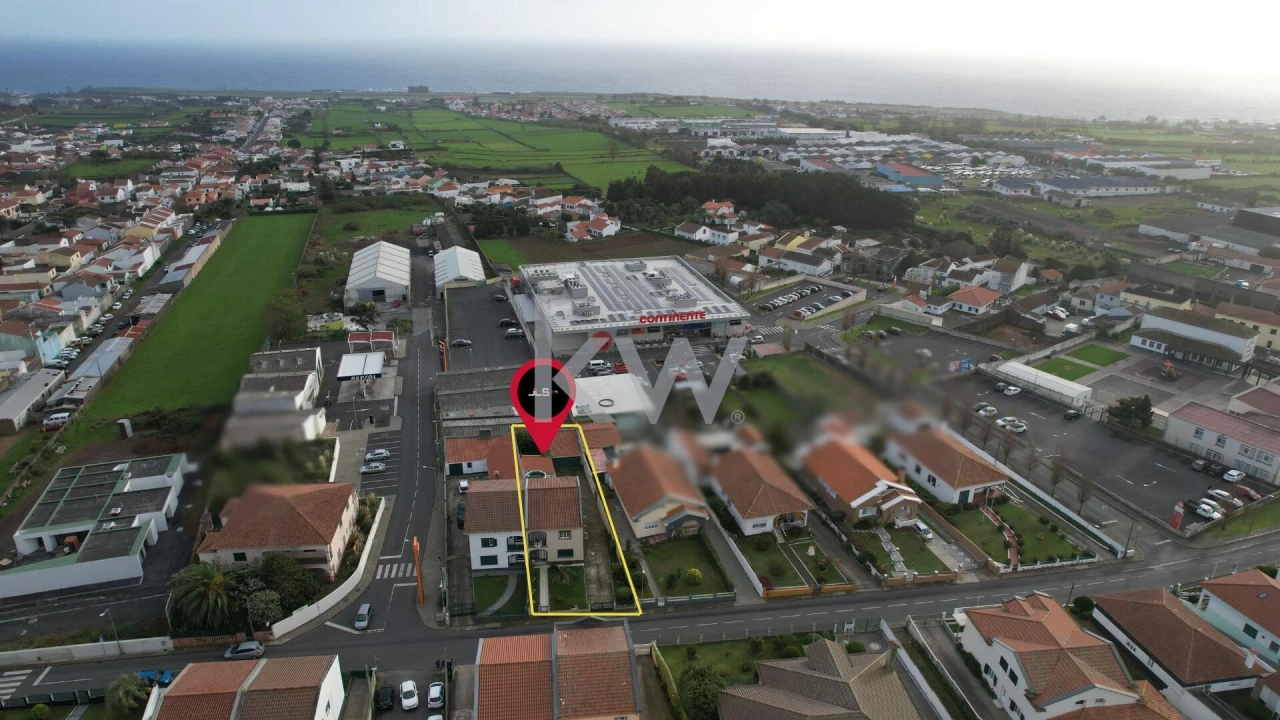 Moradia T4 para Venda em Arrifes Foto 2