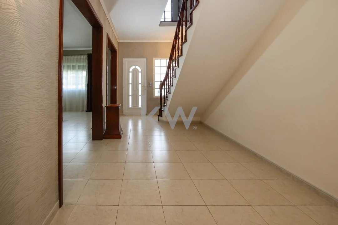 Moradia T4 para Venda em Arrifes Foto 4