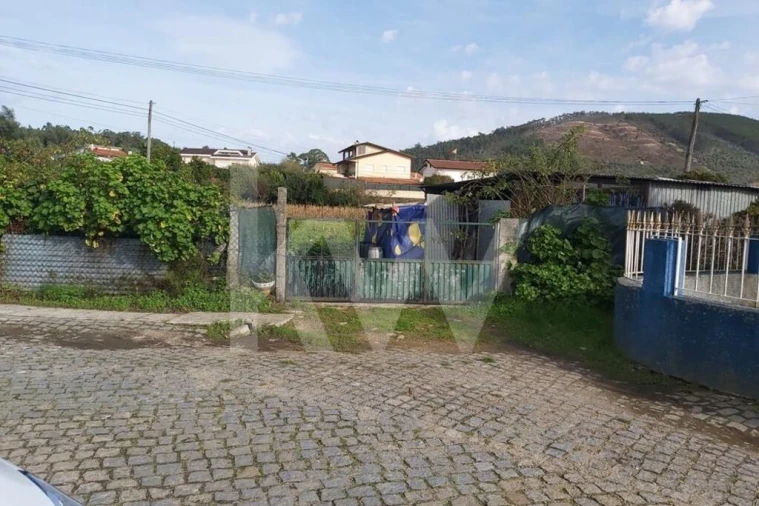 Terreno para Venda em Nogueira do Cravo e Pindelo Foto 1