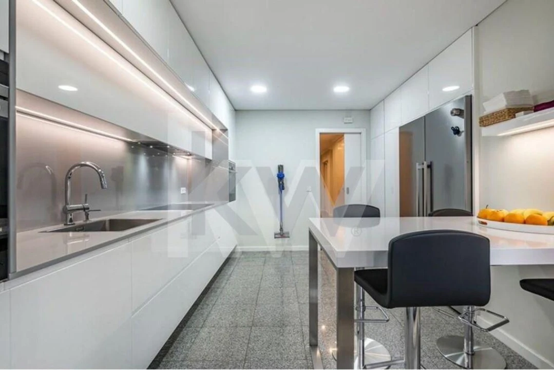 Apartamento T4 para Venda em Paranhos Foto 6