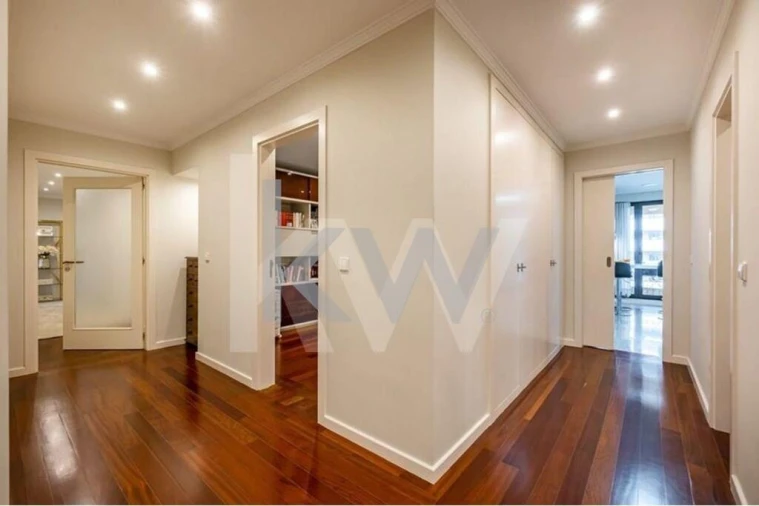 Apartamento T4 para Venda em Paranhos Foto 18