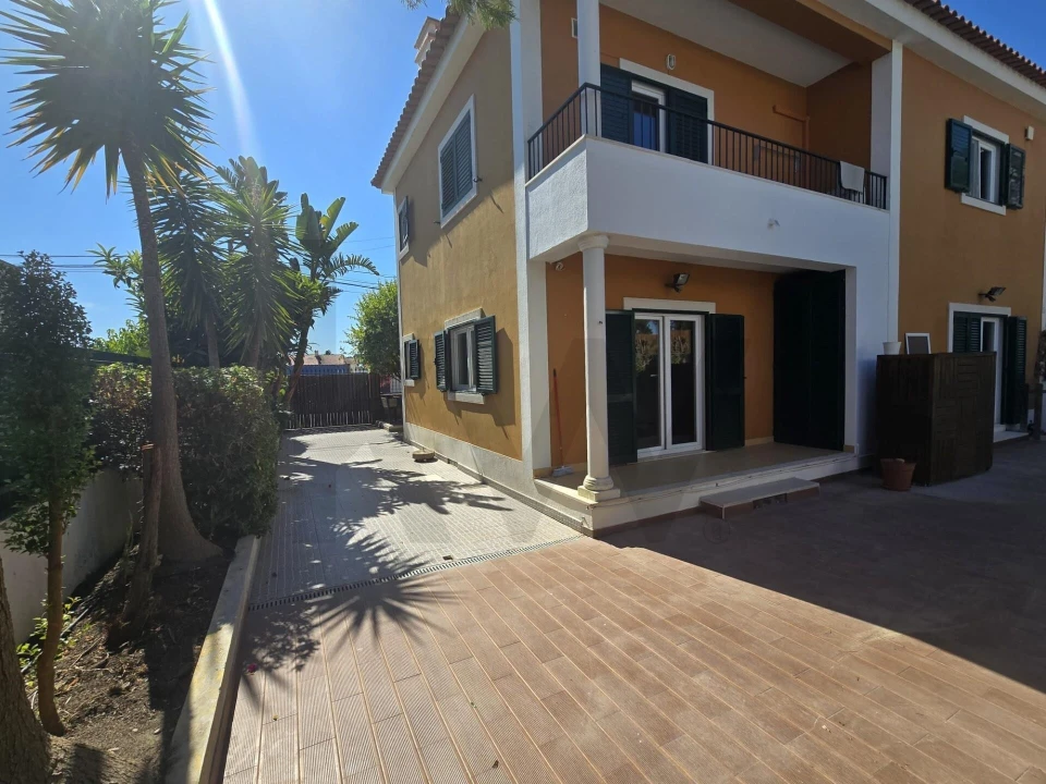 Moradia T4 para Arrendamento em Charneca de Caparica e Sobreda Foto 31