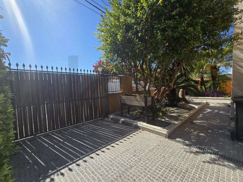 Moradia T4 para Arrendamento em Charneca de Caparica e Sobreda Foto 3