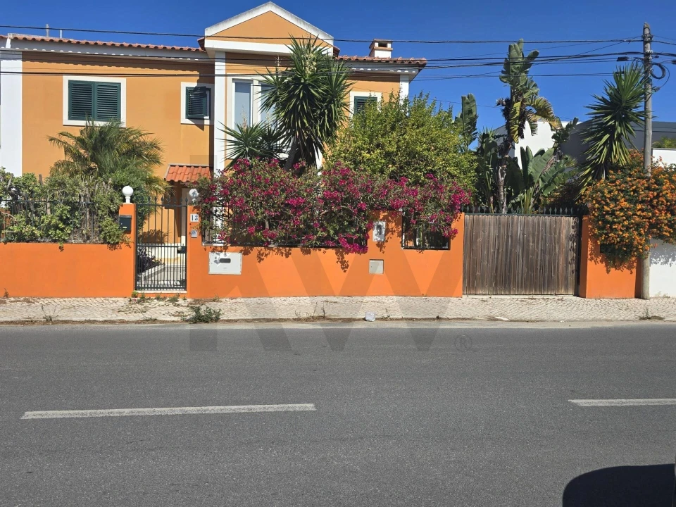 Moradia T4 para Arrendamento em Charneca de Caparica e Sobreda Foto 33