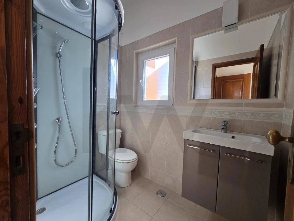 Moradia T4 para Arrendamento em Charneca de Caparica e Sobreda Foto 22