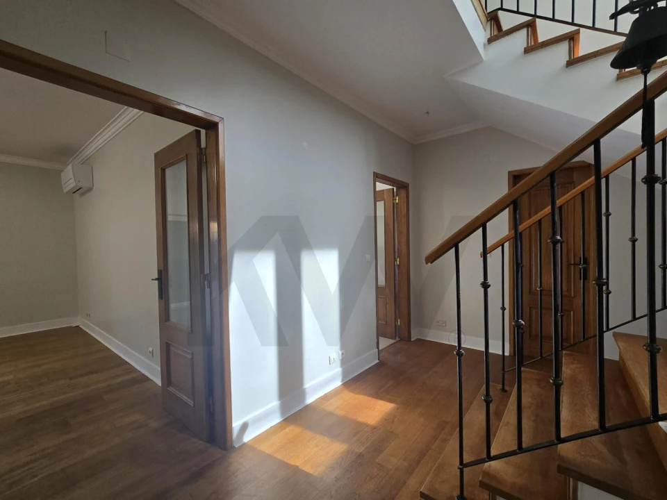 Moradia T4 para Arrendamento em Charneca de Caparica e Sobreda Foto 5