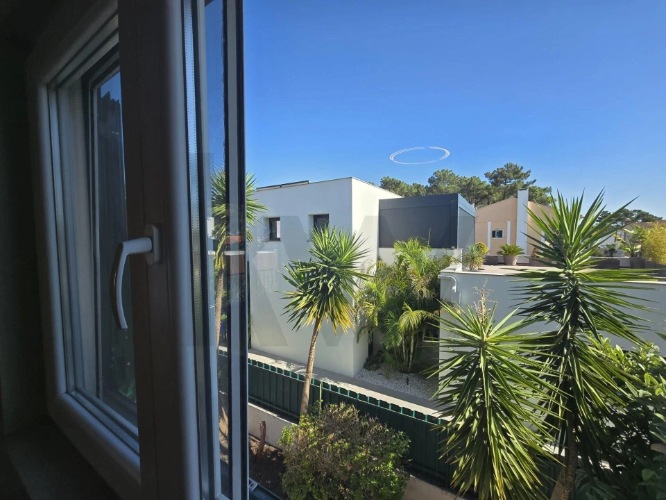 Moradia T4 para Arrendamento em Charneca de Caparica e Sobreda Foto 23