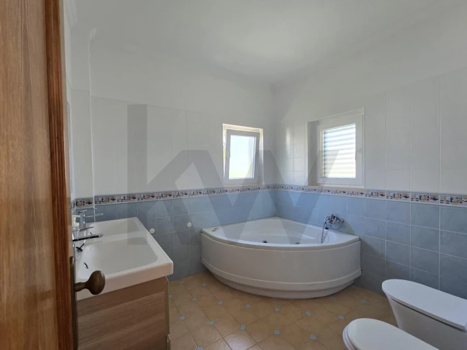 Moradia T4 para Arrendamento em Charneca de Caparica e Sobreda Foto 14