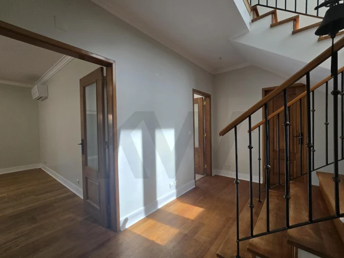 Moradia T4 para Arrendamento em Charneca de Caparica e Sobreda Foto 5