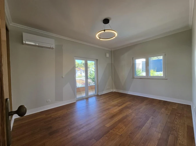 Moradia T4 para Arrendamento em Charneca de Caparica e Sobreda Foto 15