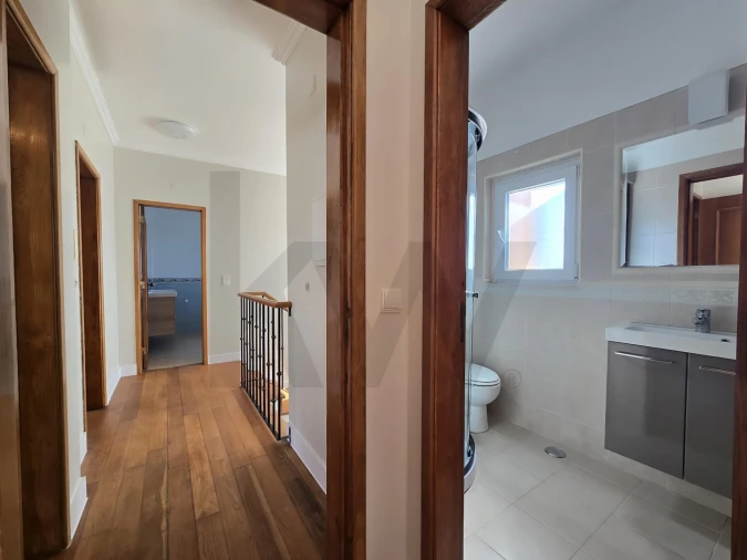 Moradia T4 para Arrendamento em Charneca de Caparica e Sobreda Foto 20