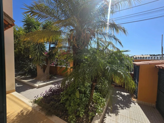 Moradia T4 para Arrendamento em Charneca de Caparica e Sobreda Foto 2