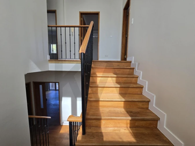 Moradia T4 para Arrendamento em Charneca de Caparica e Sobreda Foto 13