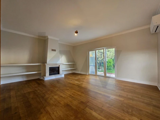 Moradia T4 para Arrendamento em Charneca de Caparica e Sobreda Foto 6