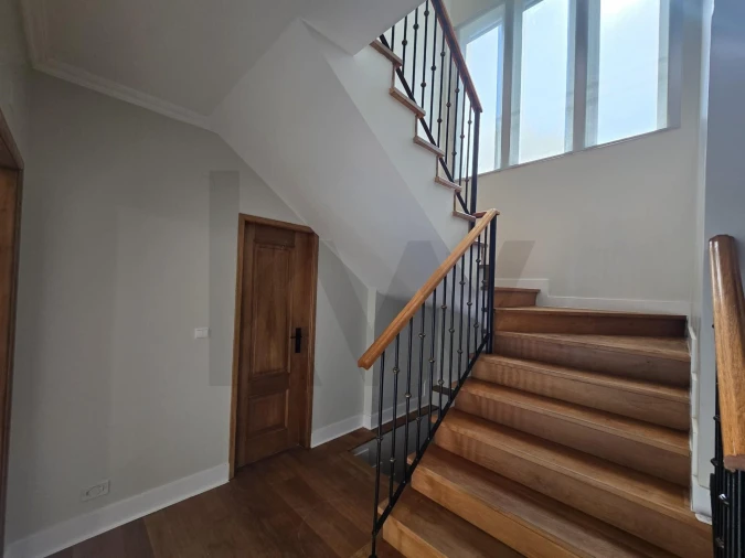 Moradia T4 para Arrendamento em Charneca de Caparica e Sobreda Foto 12