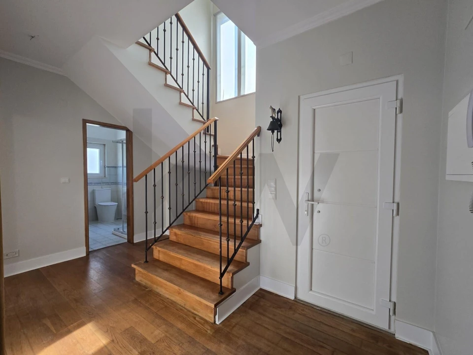 Moradia T4 para Arrendamento em Charneca de Caparica e Sobreda Foto 4