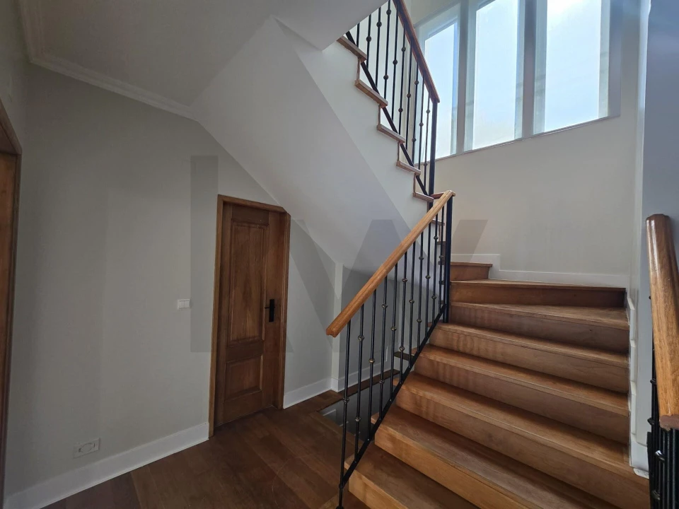 Moradia T4 para Arrendamento em Charneca de Caparica e Sobreda Foto 12