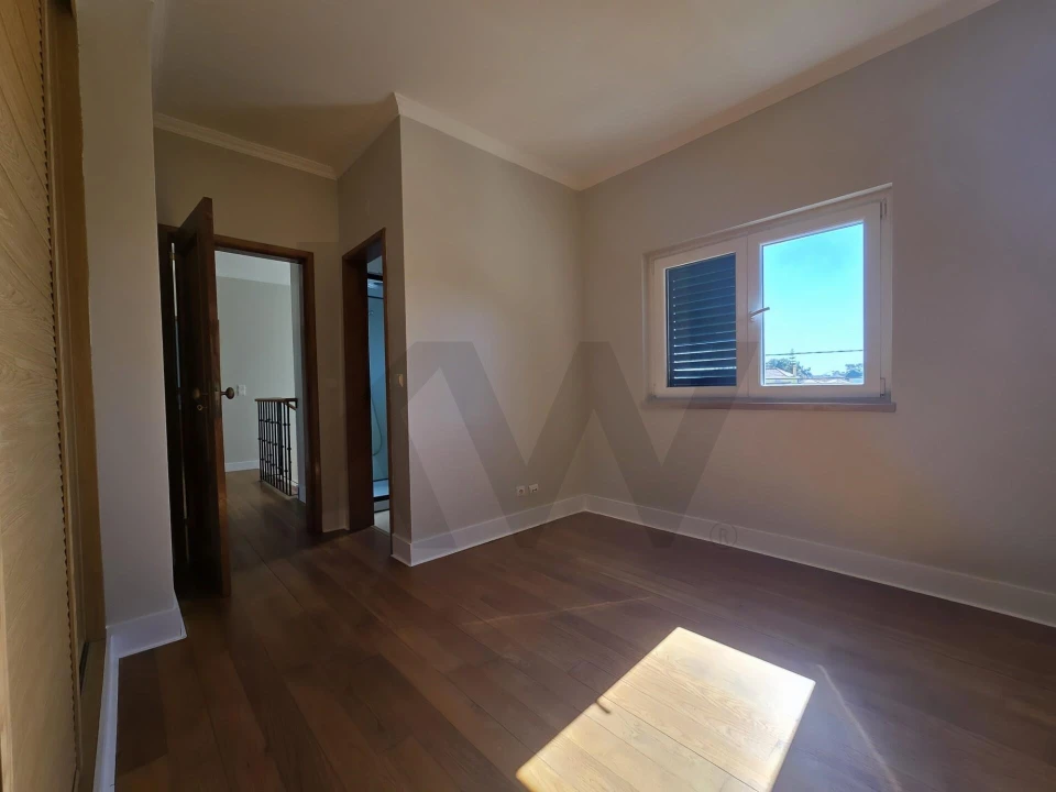 Moradia T4 para Arrendamento em Charneca de Caparica e Sobreda Foto 21