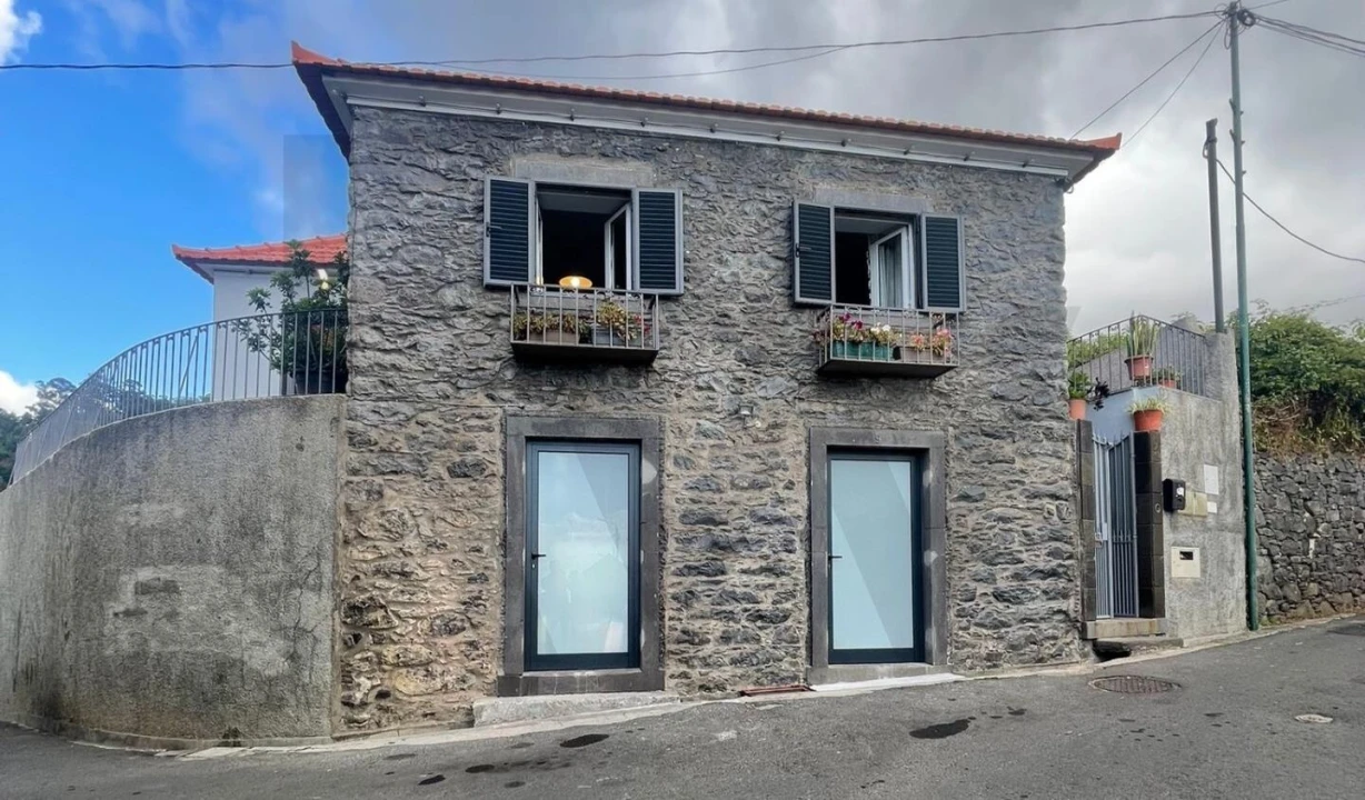 Moradia T2 para Venda em Santo Antonio Foto 1
