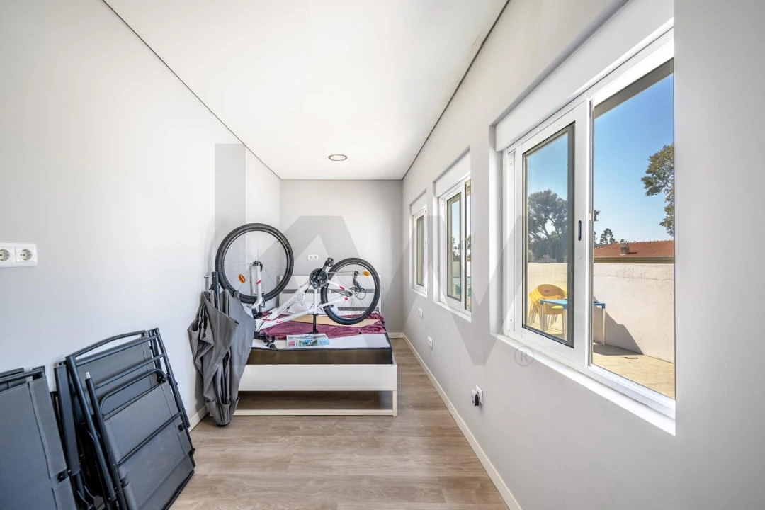 Moradia T4 para Venda em Canelas Foto 45