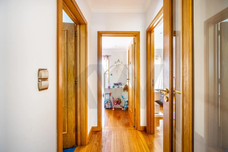 Moradia T4 para Venda em Canelas Foto 8