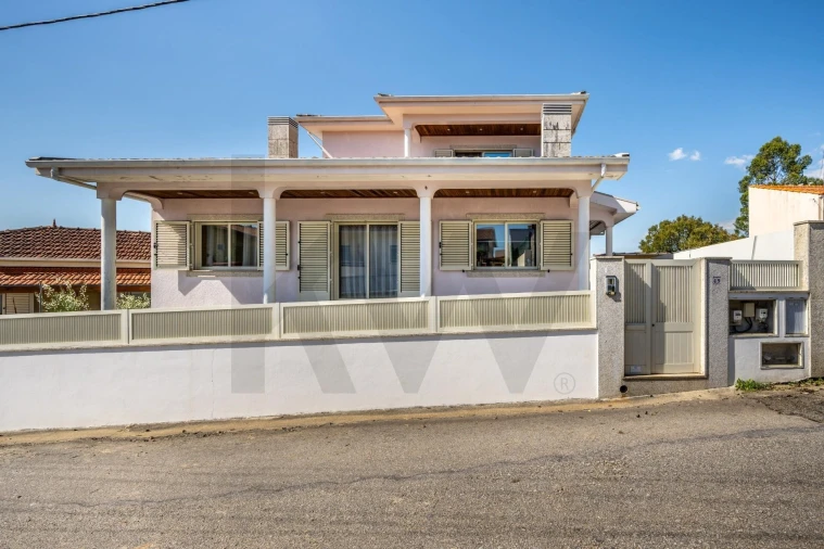 Moradia T4 para Venda em Canelas