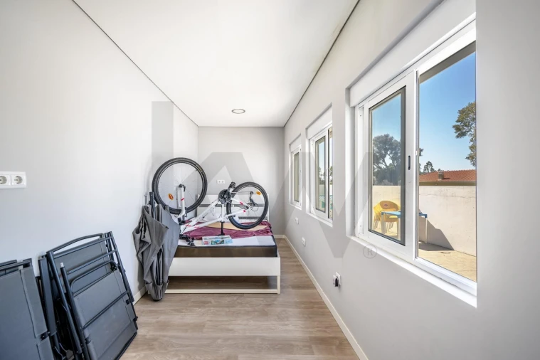 Moradia T4 para Venda em Canelas Foto 45