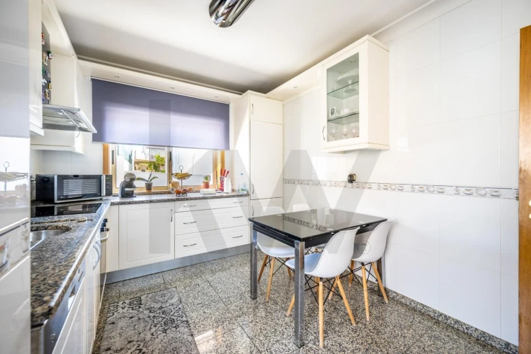 Moradia T4 para Venda em Canelas Foto 7