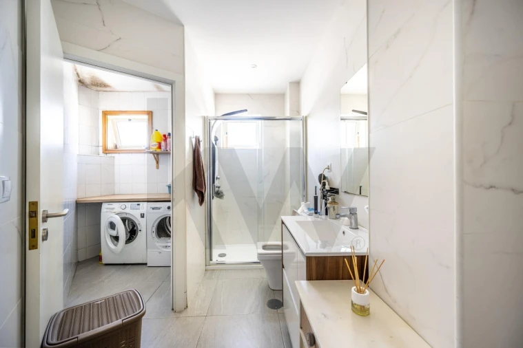 Moradia T4 para Venda em Canelas Foto 35