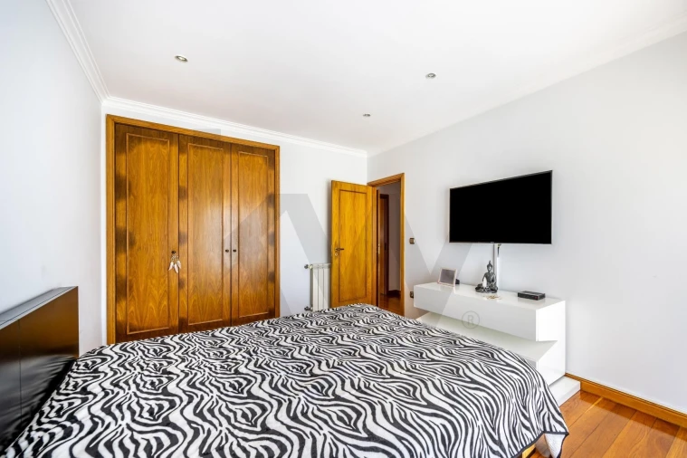 Moradia T4 para Venda em Canelas Foto 13