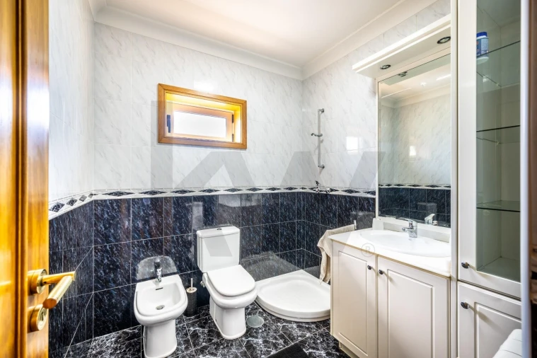 Moradia T4 para Venda em Canelas Foto 19