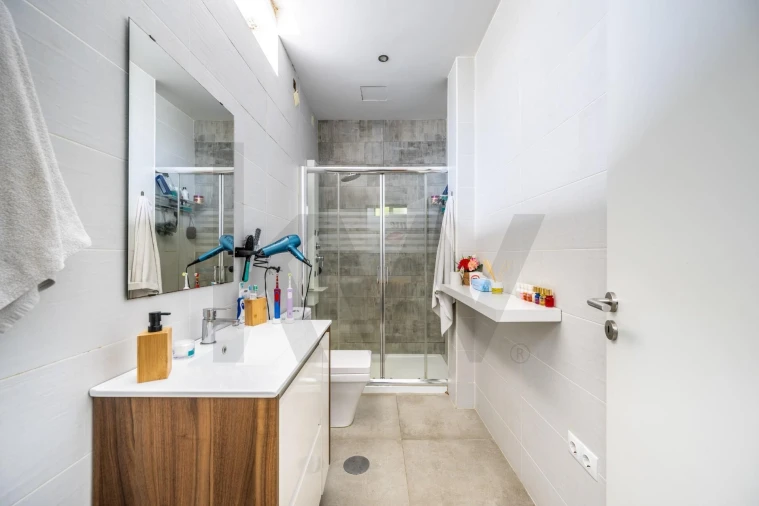 Moradia T4 para Venda em Canelas Foto 30