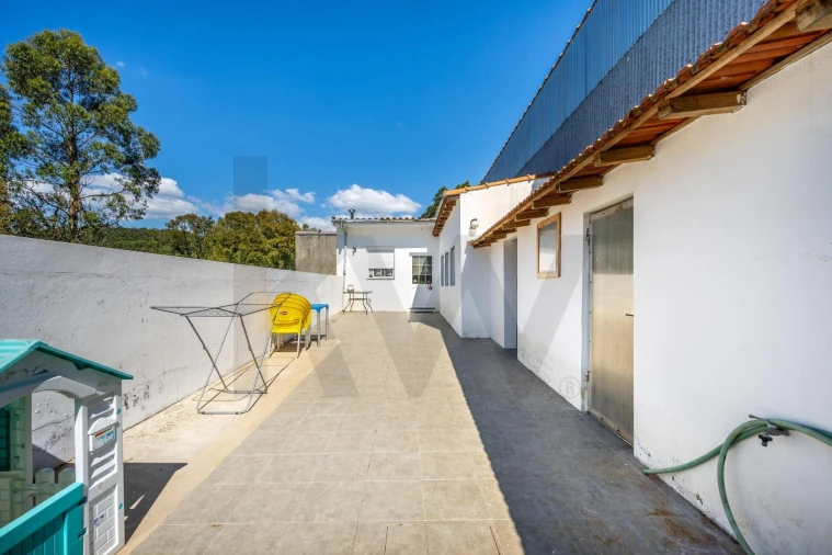 Moradia T4 para Venda em Canelas Foto 38