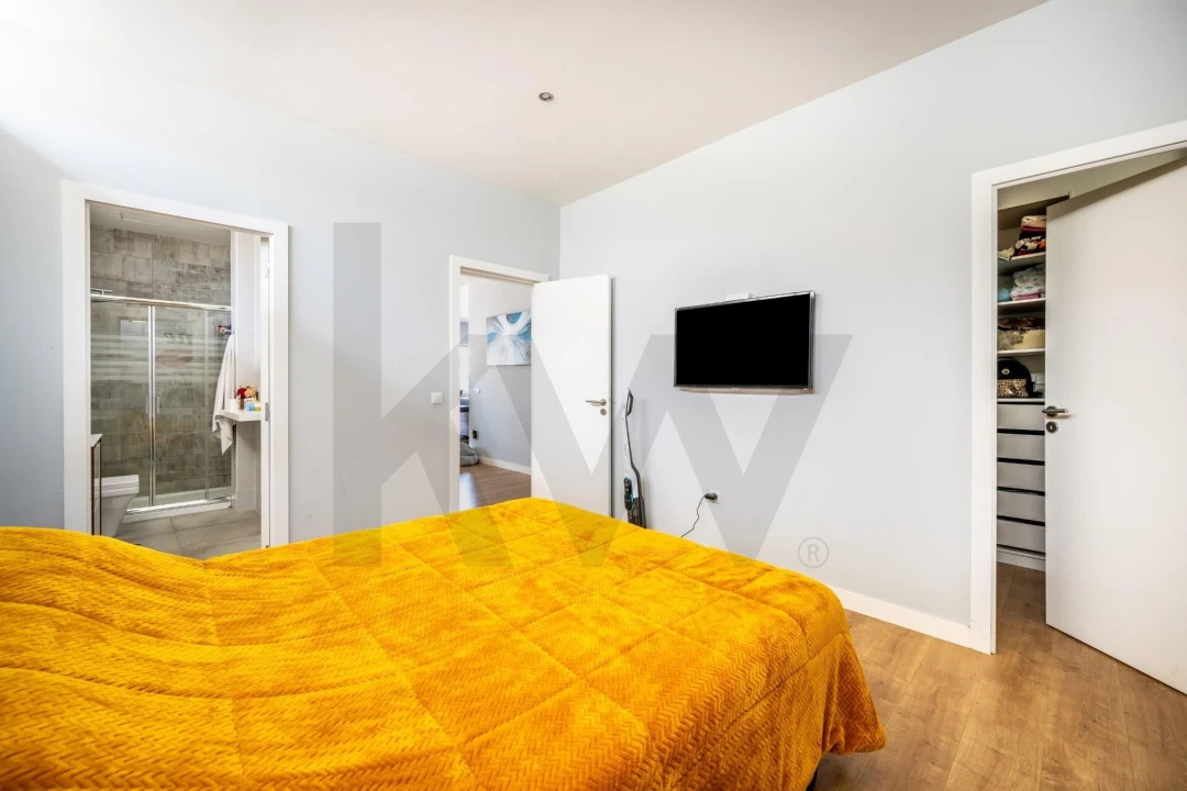 Moradia T4 para Venda em Canelas Foto 28