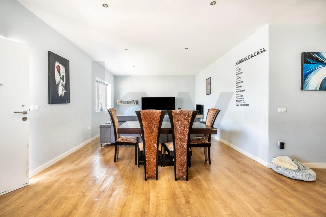 Moradia T4 para Venda em Canelas Foto 23