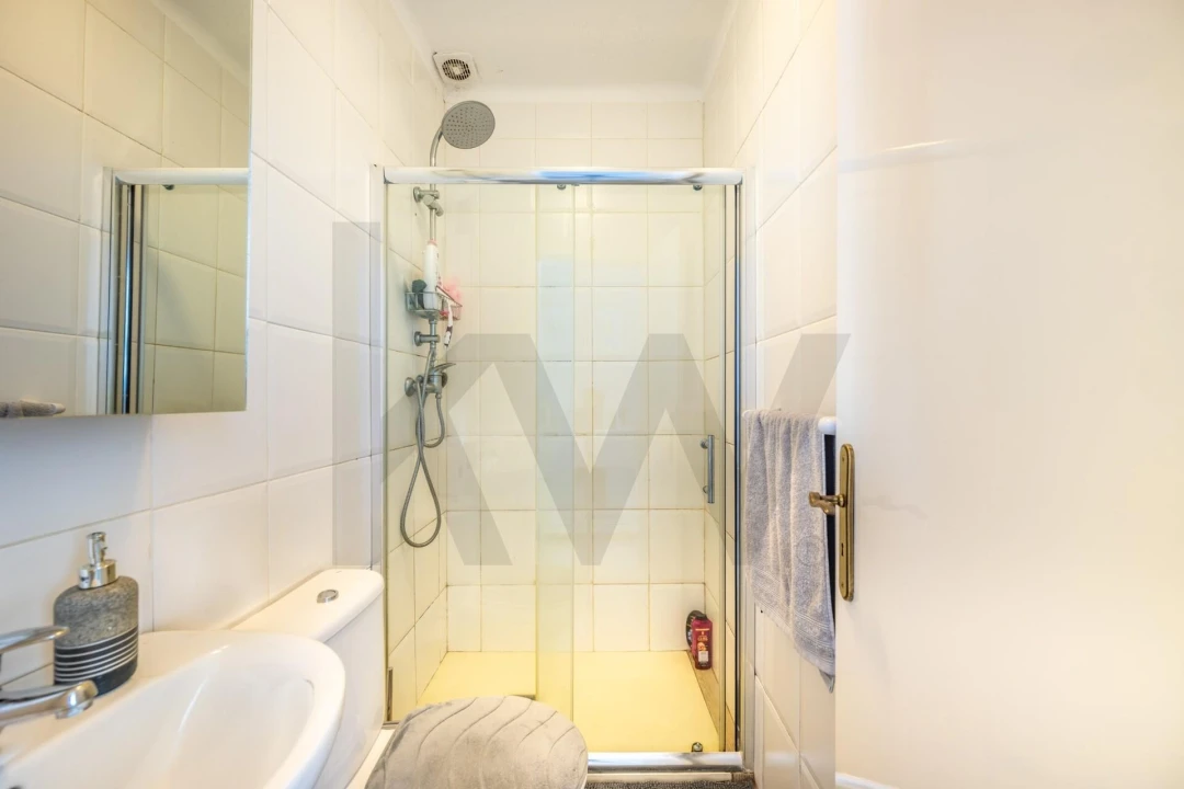 Moradia T4 para Venda em Canelas Foto 44