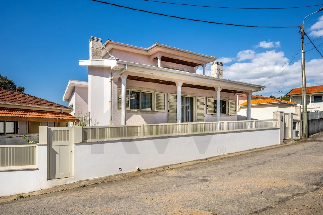 Moradia T4 para Venda em Canelas Foto 46