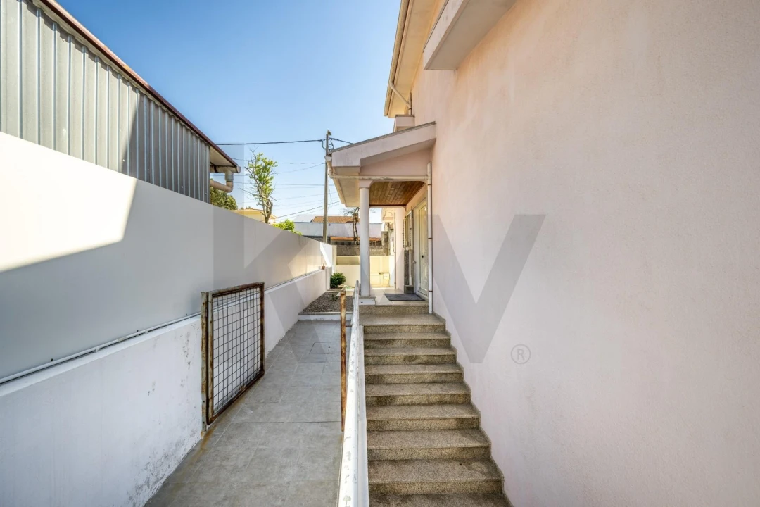 Moradia T4 para Venda em Canelas Foto 21