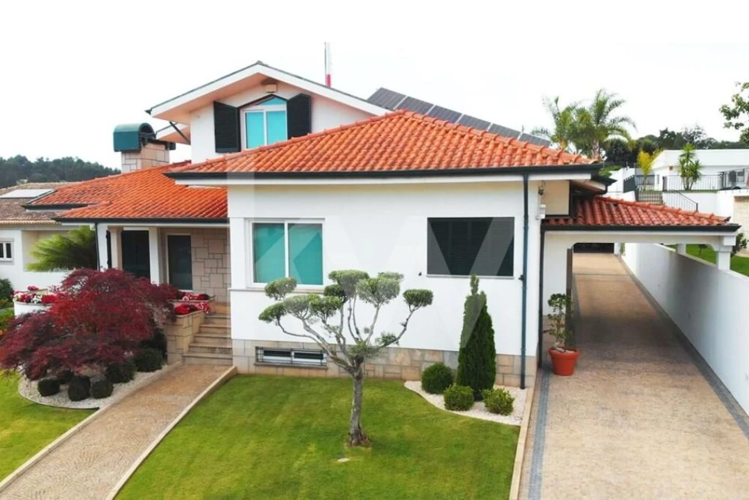Moradia T4 para Venda em Gondomar (São Cosme), Valbom e Jovim Foto 1