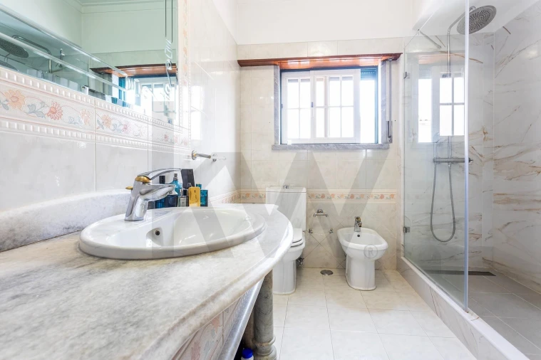 Moradia T5 para Venda em Algueirão-Mem Martins Foto 32