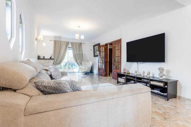 Moradia T5 para Venda em Algueirão-Mem Martins Foto 10