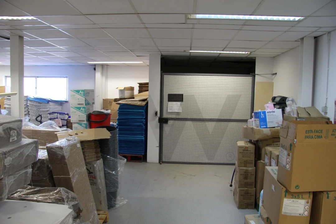 Armazém para Venda em Massamá e Monte Abraão Foto 6