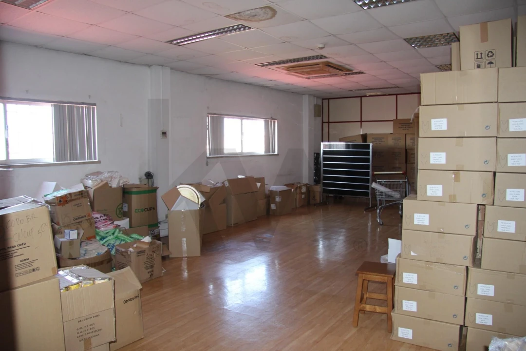 Armazém para Venda em Massamá e Monte Abraão Foto 23