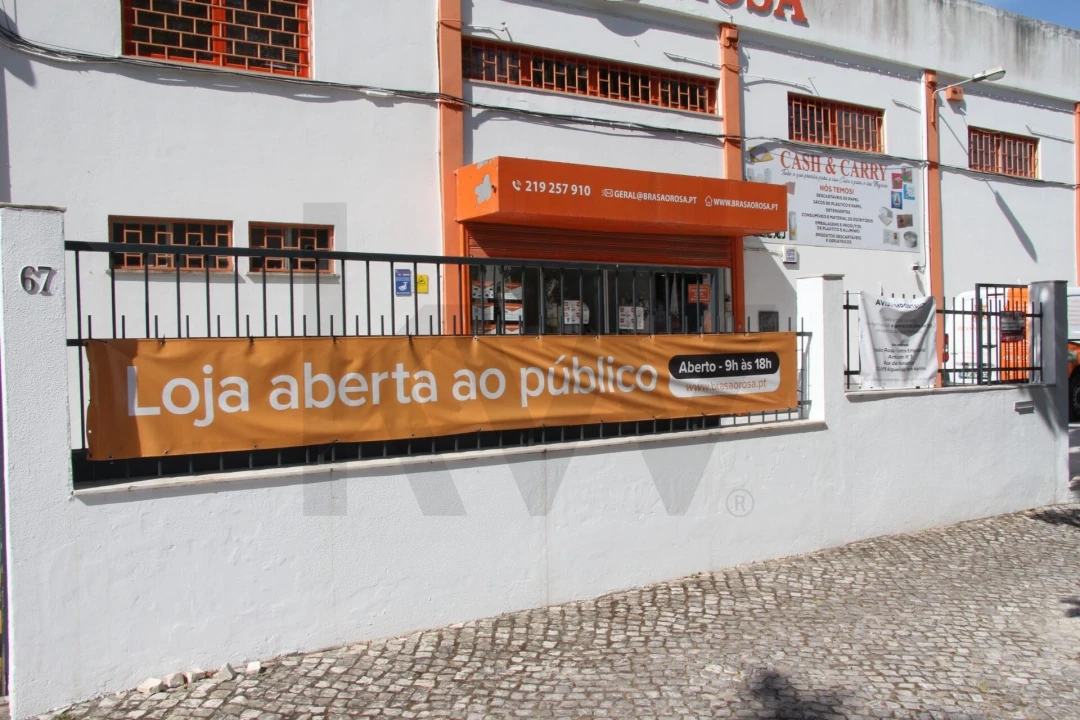 Armazém para Venda em Massamá e Monte Abraão Foto 1