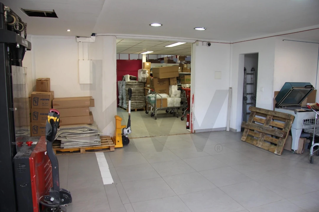 Armazém para Venda em Massamá e Monte Abraão Foto 35