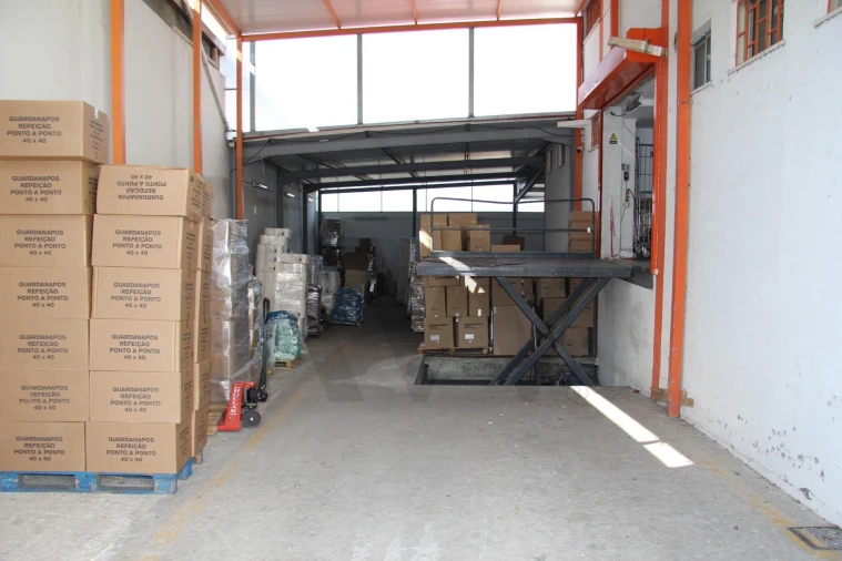 Armazém para Venda em Massamá e Monte Abraão Foto 10