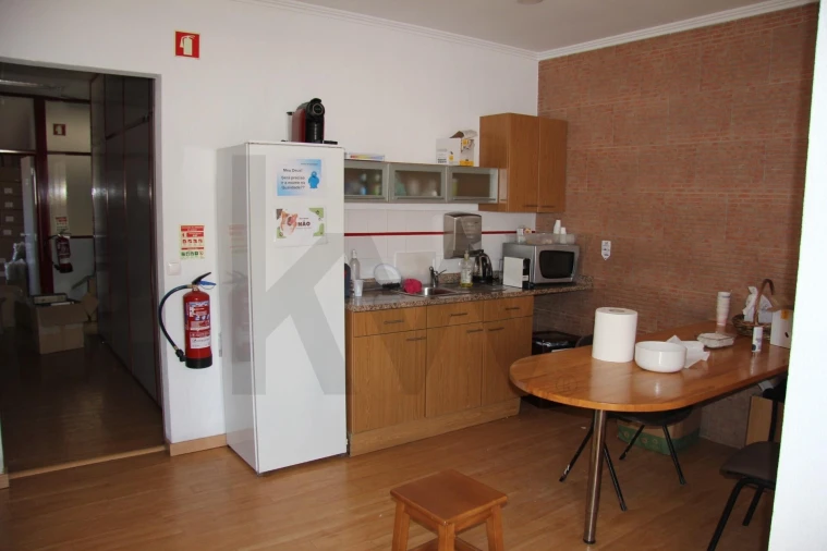 Armazém para Venda em Massamá e Monte Abraão Foto 25