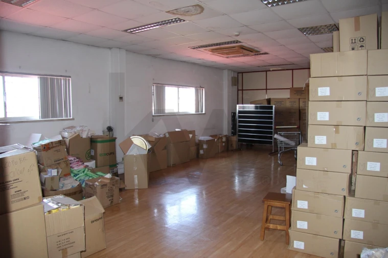 Armazém para Venda em Massamá e Monte Abraão Foto 23